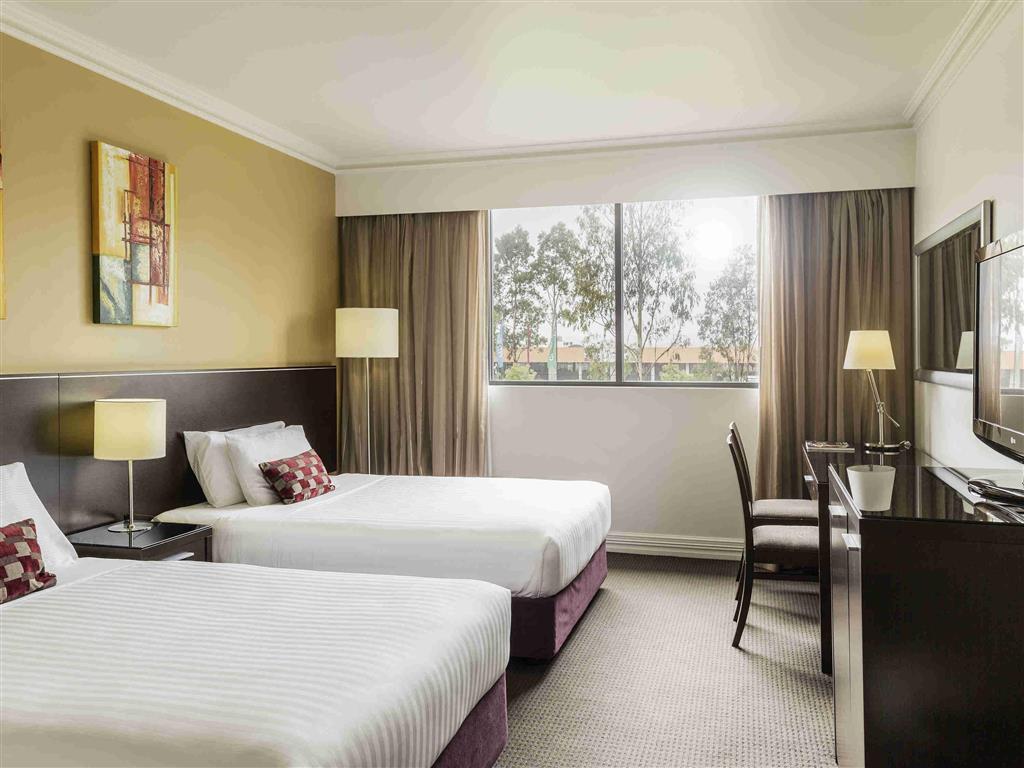 Visy Dior Hotel Baulkham Hills Exterior photo